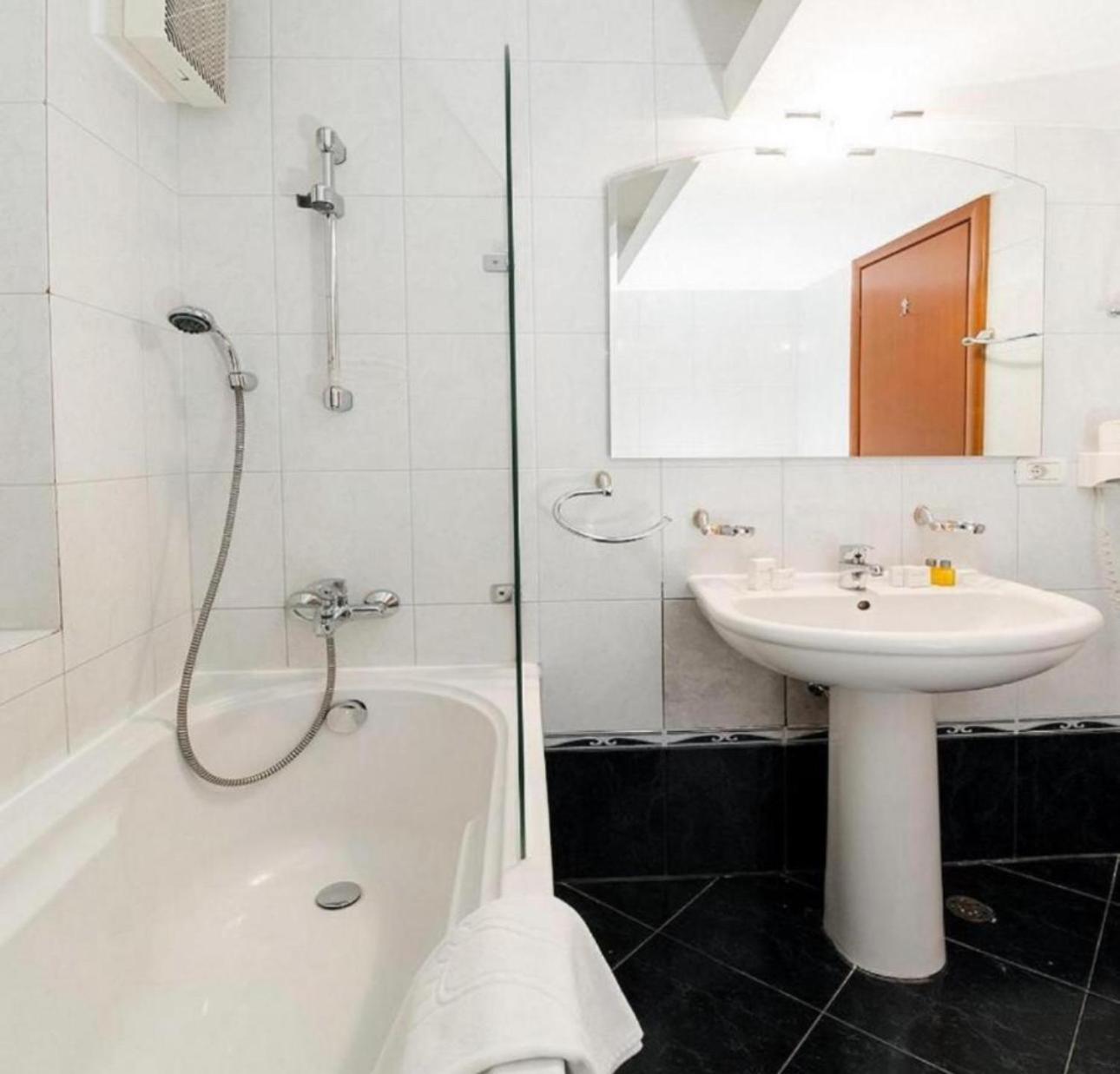 Apartment De Lux *